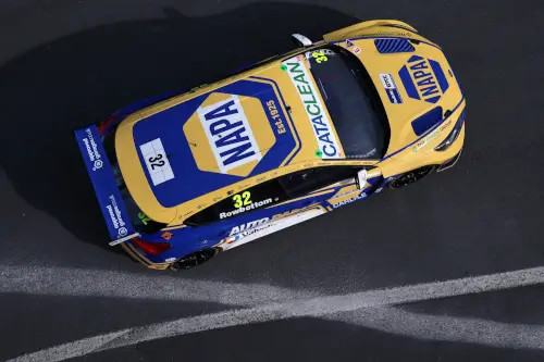 Approved Garages Sponsors the NAPA Racing Team in the BTCC and MINI Challenge